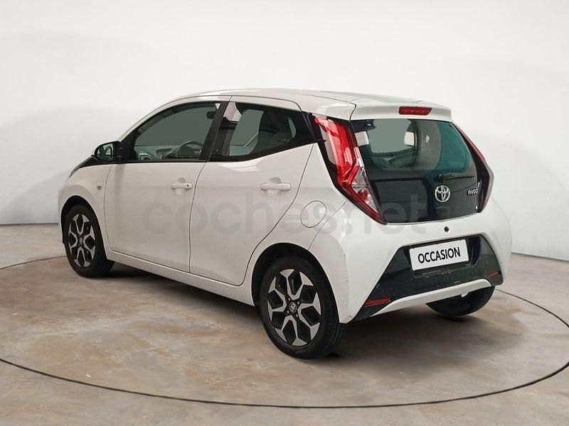 Usado Toyota Aygo X-play 72 CV (52 kW) 2019 Blanco Utilitario