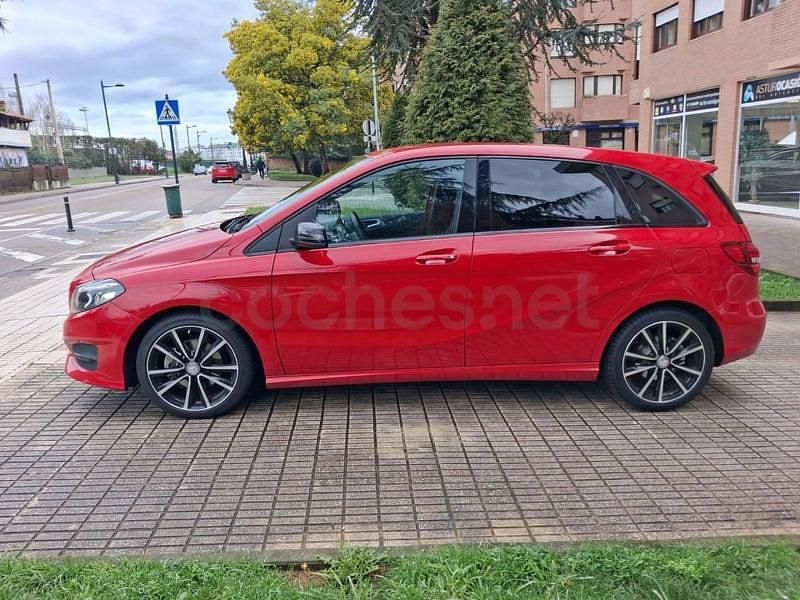 Usado Mercedes B180 122 CV (89 kW) 2016 Rojo Monovolumen