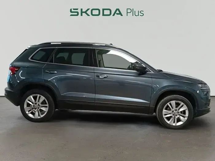 Usado Skoda Karoq Ambition 150 CV (110 kW) 2021 Gris/plata SUV