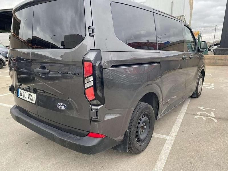 Usado Ford Tourneo Trend 137 CV (100 kW) 2024 Gris Monovolumen