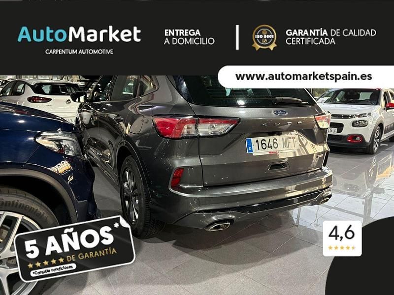 Usado Ford Kuga ST-Line X 243 CV (178 kW) 2023 Gris / plata SUV
