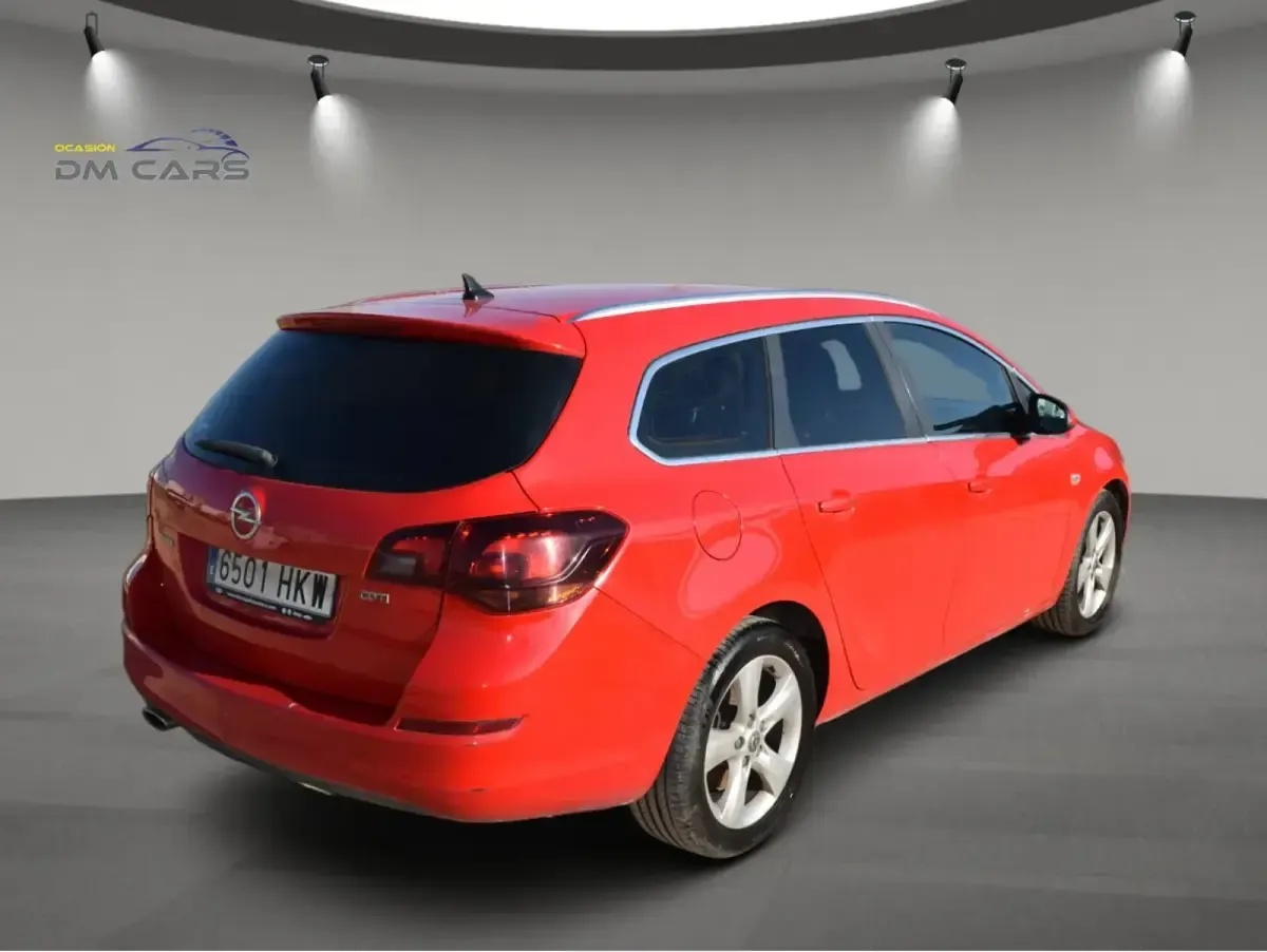 Usado Opel Astra Sportive 165 CV (121 kW) 2012 Rojo Familiar