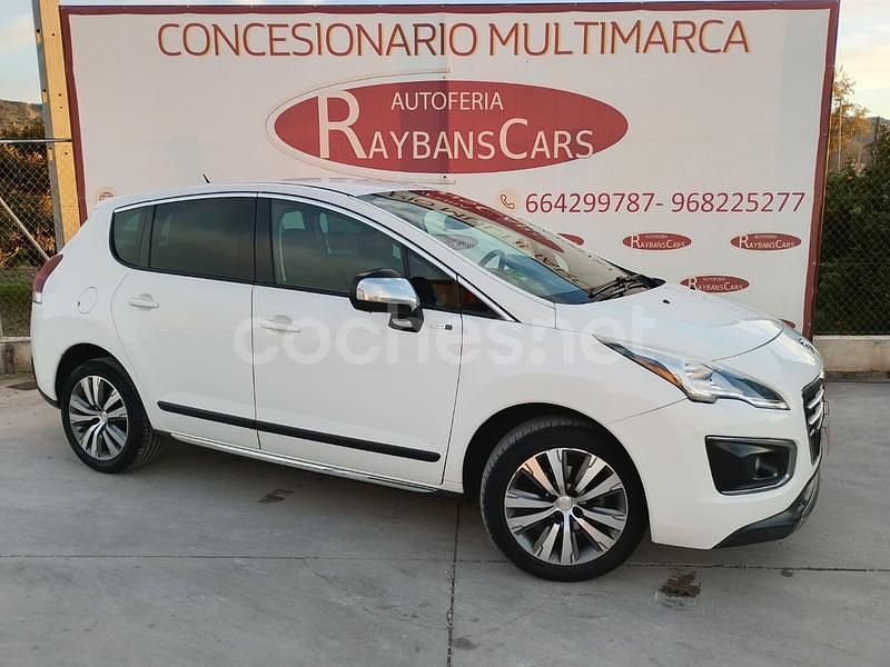 Usado Peugeot 3008 Allure 120 CV (88 kW) 2015 Blanco Berlina
