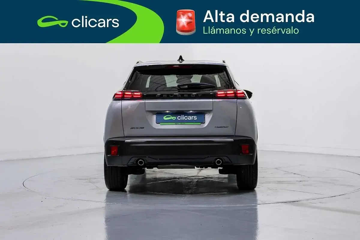 Usado Peugeot 2008 Allure 136 CV (100 kW) 2025 Plateado SUV