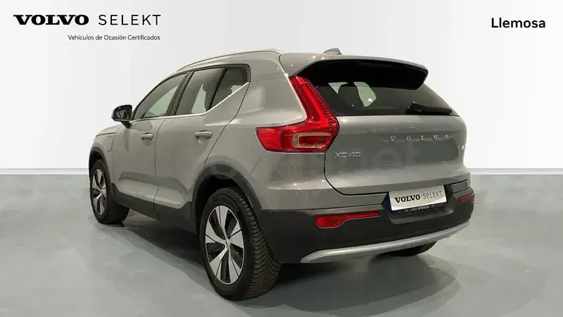 Usado Volvo XC40 Core 211 CV (155 kW) 2023 Gris / plata SUV