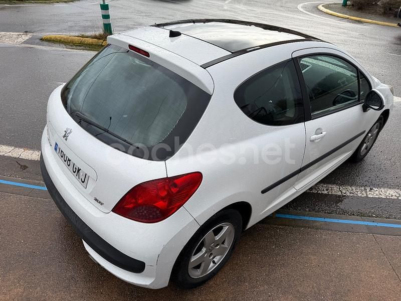 Usado Peugeot 207 75 CV (55 kW) 2009 Blanco Berlina
