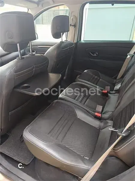 Usado Renault Scénic III Bose Edition 110 CV (80 kW) 2016 Beige Monovolumen