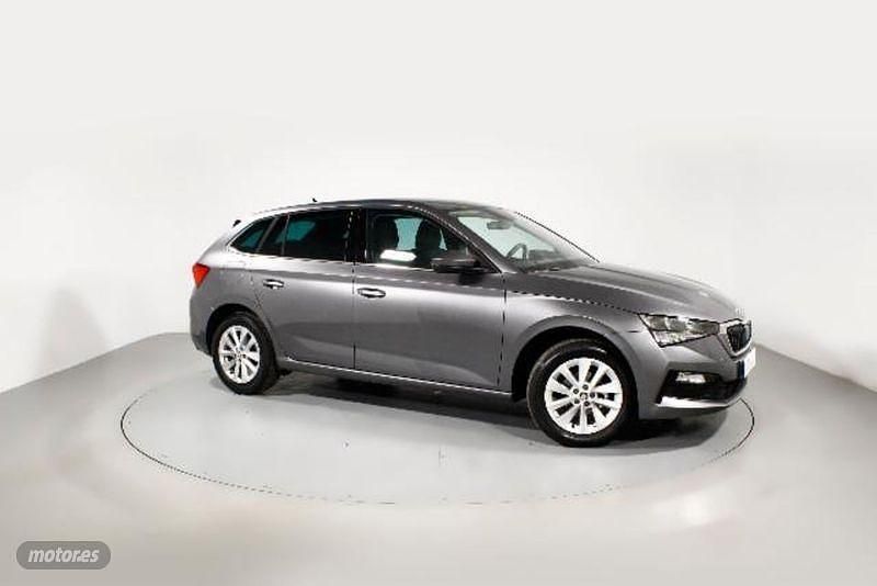 Usado Skoda Scala Ambition 95 CV (69 kW) 2024 Gris Utilitario