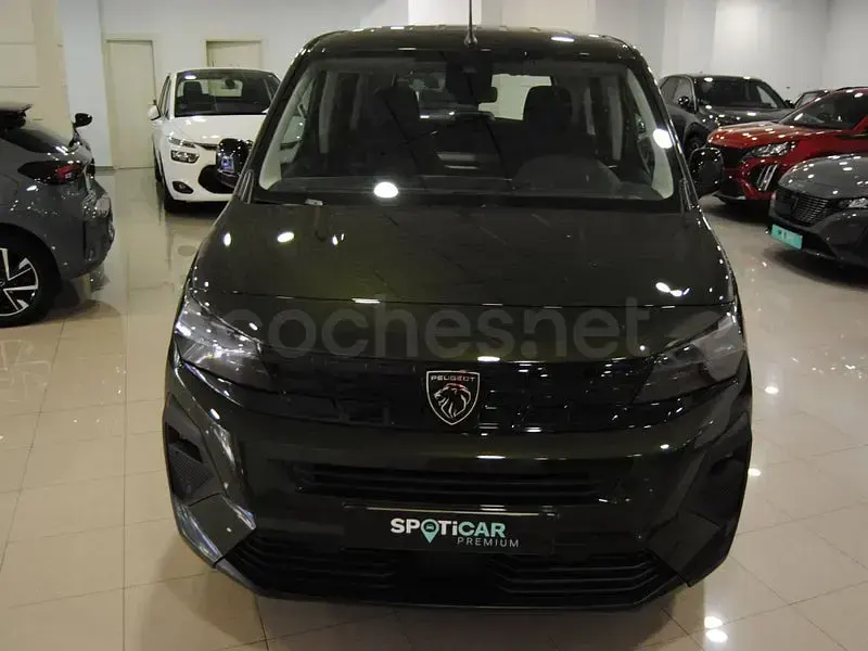 Usado Peugeot Rifter Allure 100 CV (73 kW) 2025 Verde Monovolumen