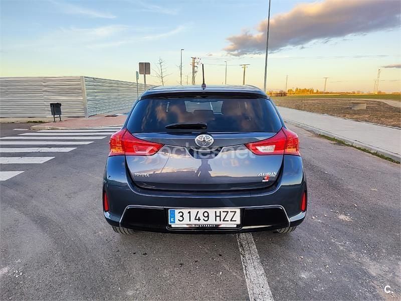 Usado Toyota Auris 90 CV (66 kW) 2014 Azul Berlina