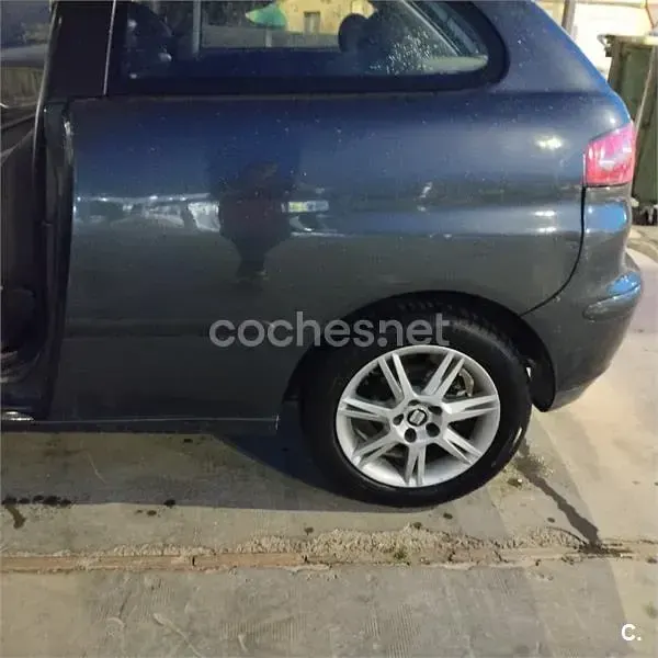 Usado Seat Ibiza 100 CV (73 kW) 2005 Negro Utilitario