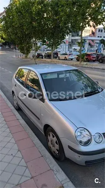 Usado VW Polo Conceptline 64 CV (47 kW) 2002 Gris / plata Berlina