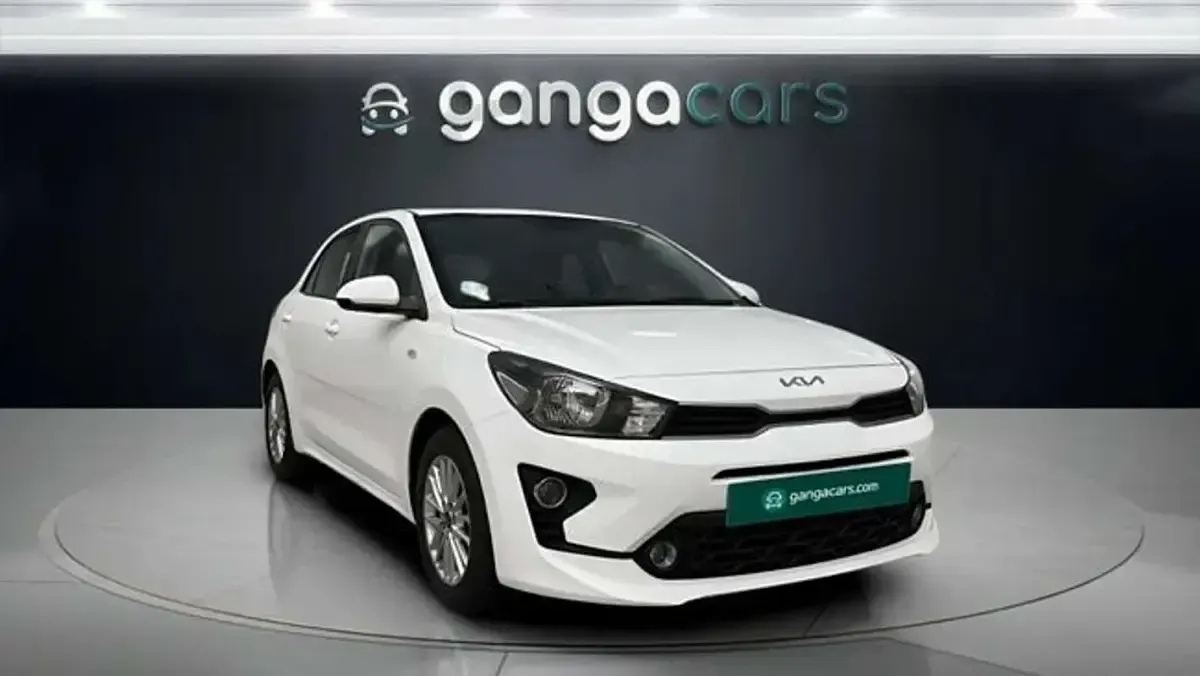 Usado Kia Rio 101 CV (74 kW) 2023 Blanco Berlina