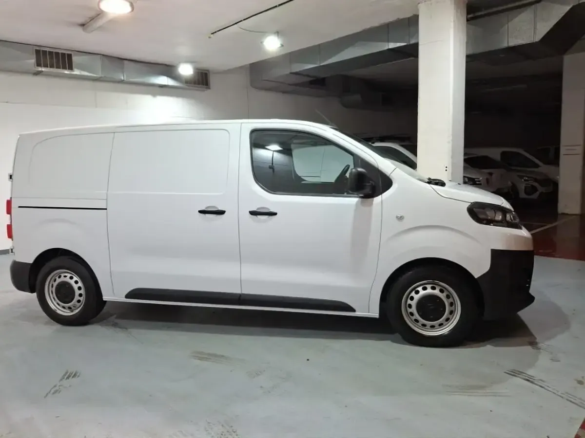 Käytetty Citroën Jumpy 120 HP (88 kW) 2024 Valkoinen Tila-auto