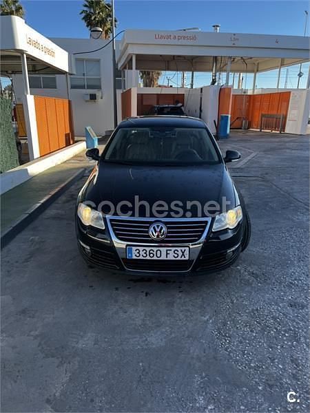 Negro Usado 2007 VW Passat Highline Berlina | 7900 € (Caro) - Imagen 1/4