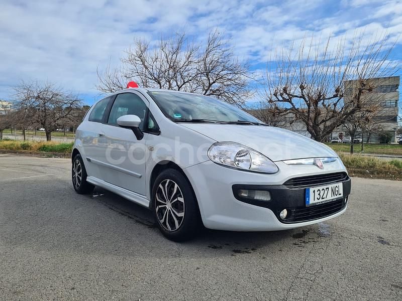 Usado Fiat Punto Racing 90 CV (66 kW) 2010 Gris / plata Berlina