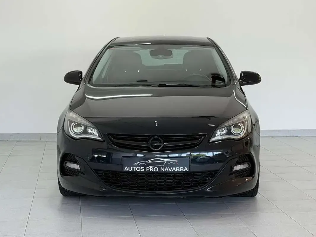 Usado Opel Astra S 194 CV (142 kW) 2014 Negro Utilitario