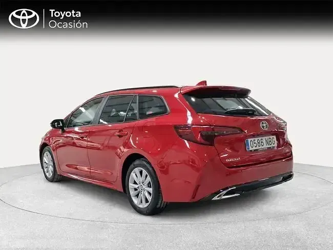 Usado Toyota Corolla Active 140 CV (102 kW) 2025 Rojo Familiar