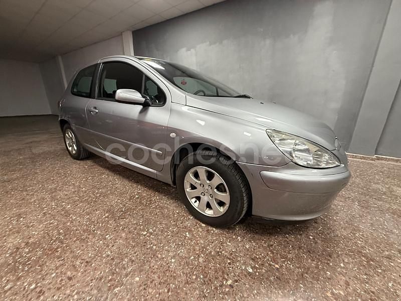 Beige Usado 2003 Peugeot 307 Berlina | 2400 € (Buen precio) - Imagen 1/4