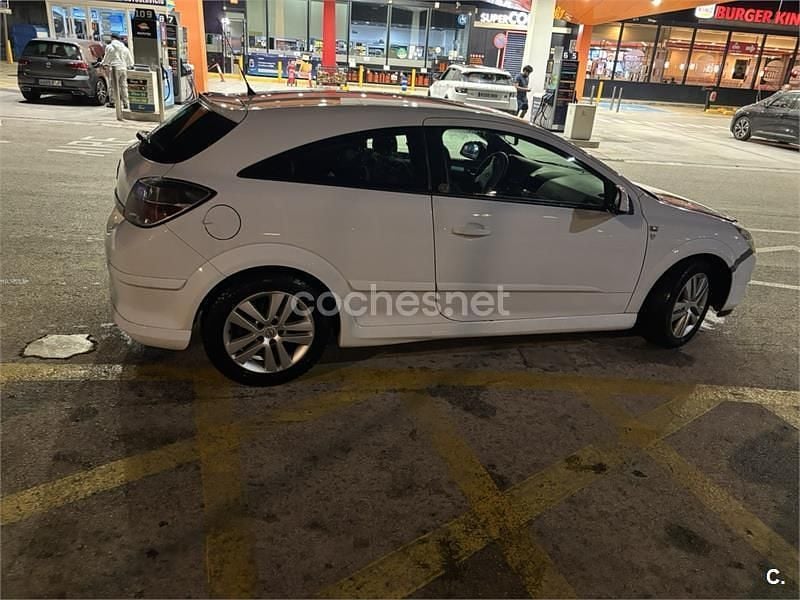 Usado Opel Astra GTC Sport 110 CV (80 kW) 2009 Blanco Berlina