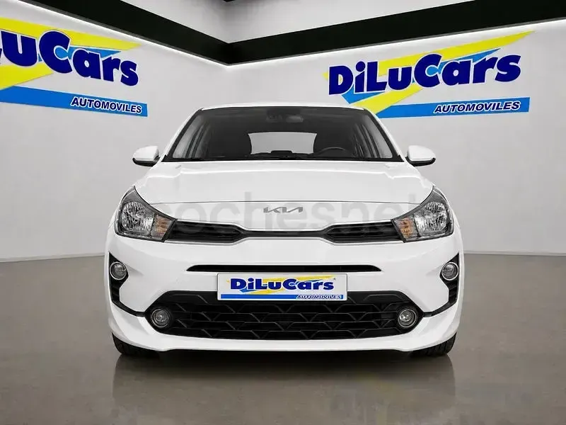 Usado Kia Rio 84 CV (61 kW) 2023 Blanco Berlina