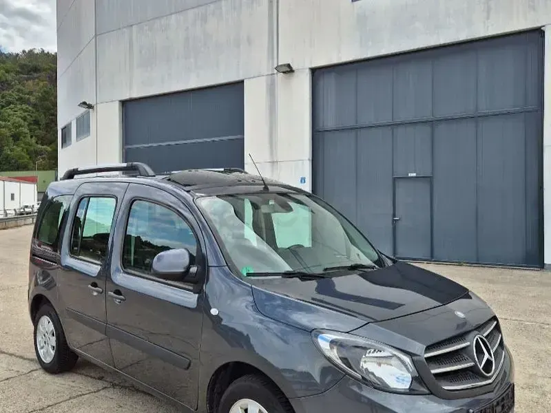 Usado Mercedes Citan 111 110 CV (80 kW) 2018 Gris / plata Monovolumen