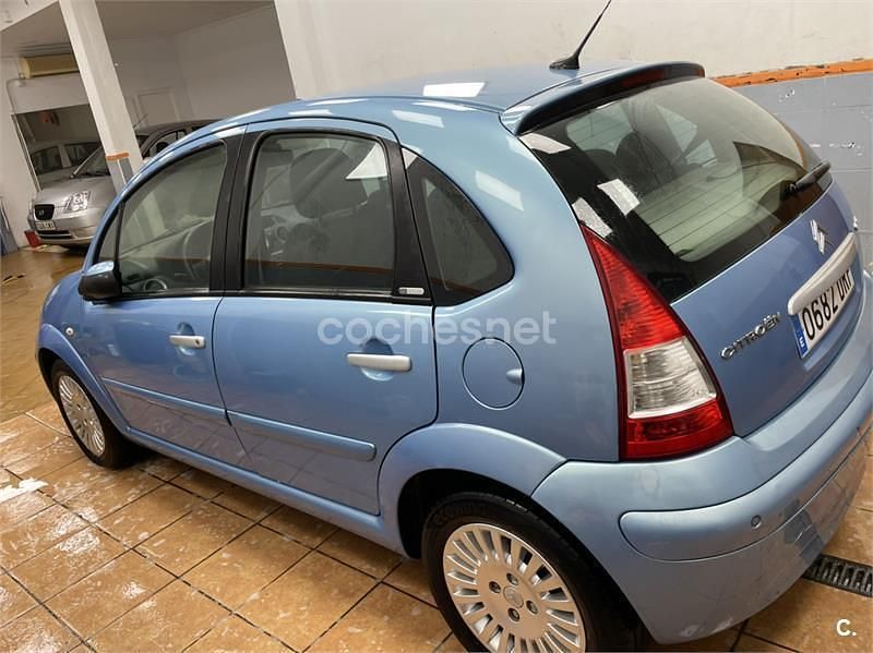 Usado Citroën C3 Exclusive 70 CV (51 kW) 2005 Azul Berlina
