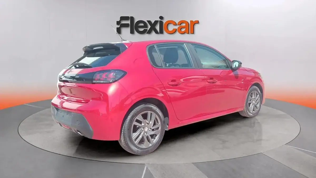 Usado Peugeot 208 Allure 101 CV (74 kW) 2022 Rojo Utilitario