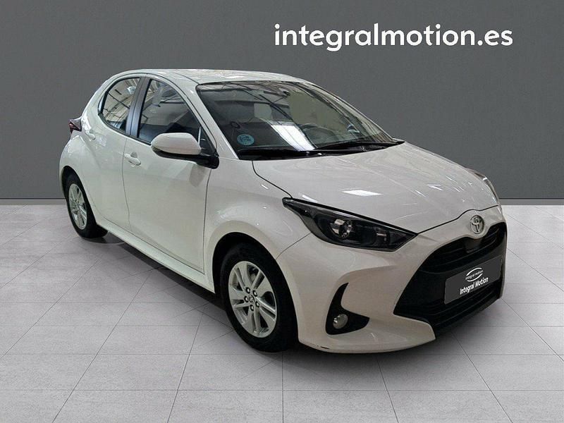 Usado Toyota Yaris Edition 125 CV (91 kW) 2024 Blanco Berlina