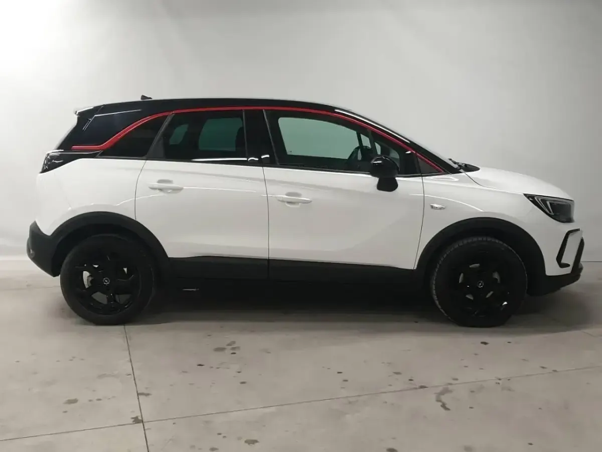 Usado Opel Crossland 110 CV (80 kW) 2023 Blanco SUV