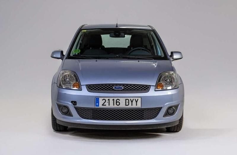 Usado Ford Fiesta 80 CV (58 kW) 2006 Azul Utilitario
