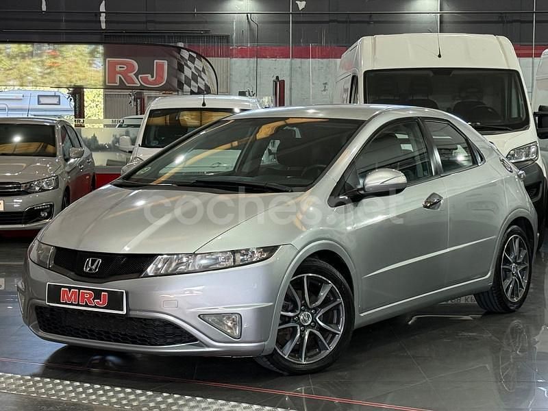 Gris / plata Usado 2011 Honda Civic Sport Berlina | 7990 € (Un poco caro) - Imagen 1/4