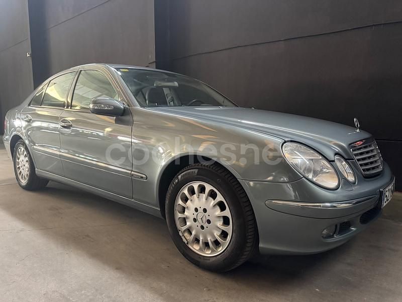 Azul Usado 2004 Mercedes E320 Avantgarde Berlina | 9900 € (Precio justo) - Imagen 1/4