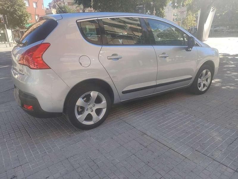 Usado Peugeot 3008 Premium 120 CV (88 kW) 2011 Gris Monovolumen