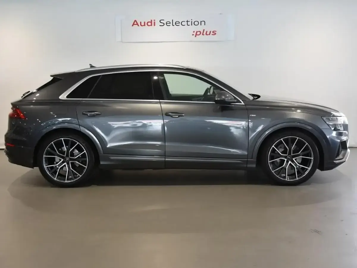 Usado Audi Q8 286 CV (210 kW) 2019 Gris/plata SUV