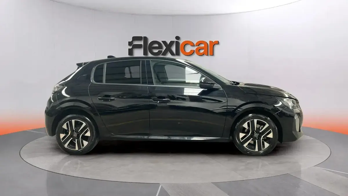 Usado Peugeot 208 Allure 101 CV (74 kW) 2025 Negro Utilitario