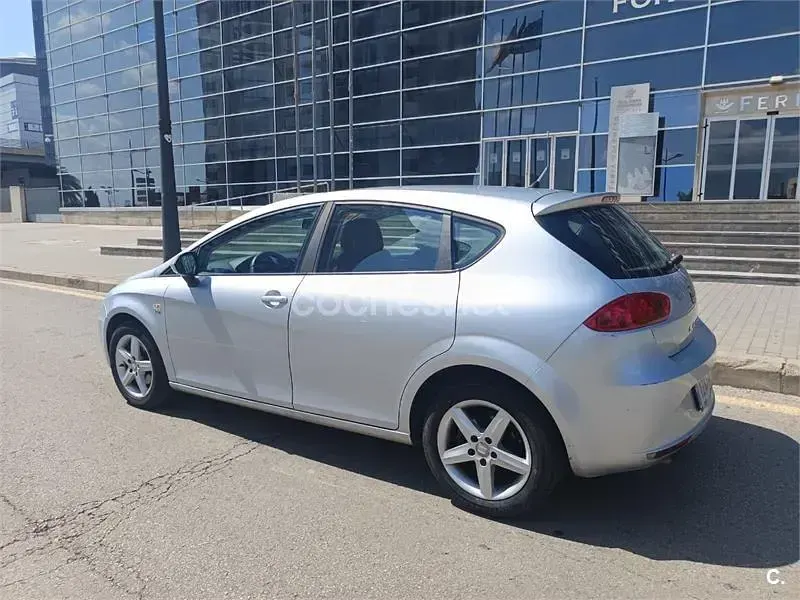 Usado Seat Leon Reference 125 CV (91 kW) 2010 Blanco Utilitario