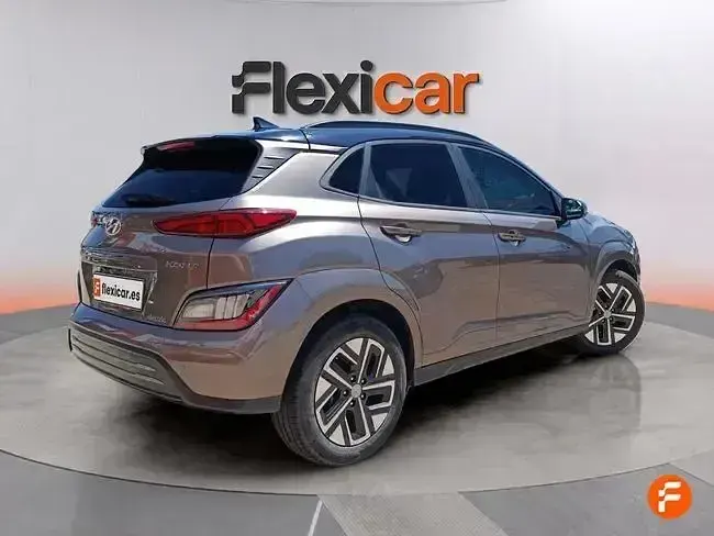 Usado Hyundai Kona 100 kW (136 CV) 2023 Marrón SUV