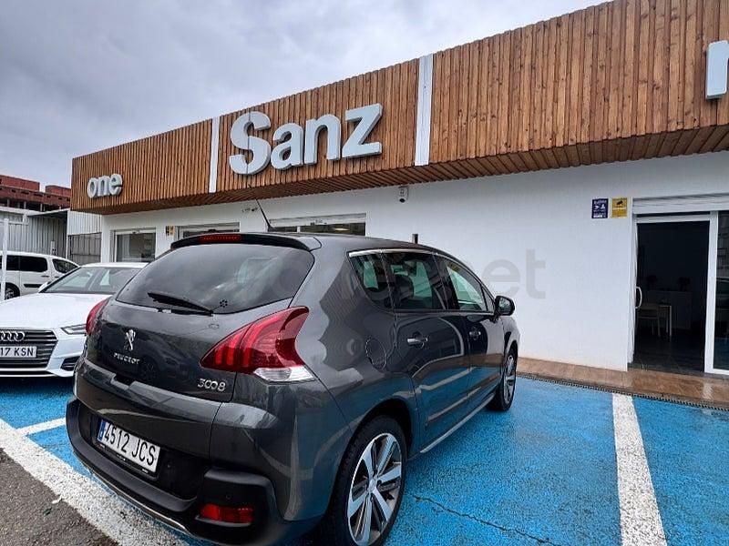 Usado Peugeot 3008 Allure 120 CV (88 kW) 2015 Gris / plata Familiar