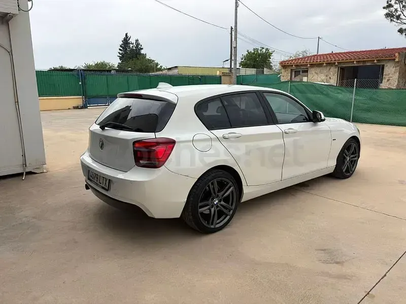 Begagnad BMW 118 143 HK (105 kW) 2014 Vit Halvkombi