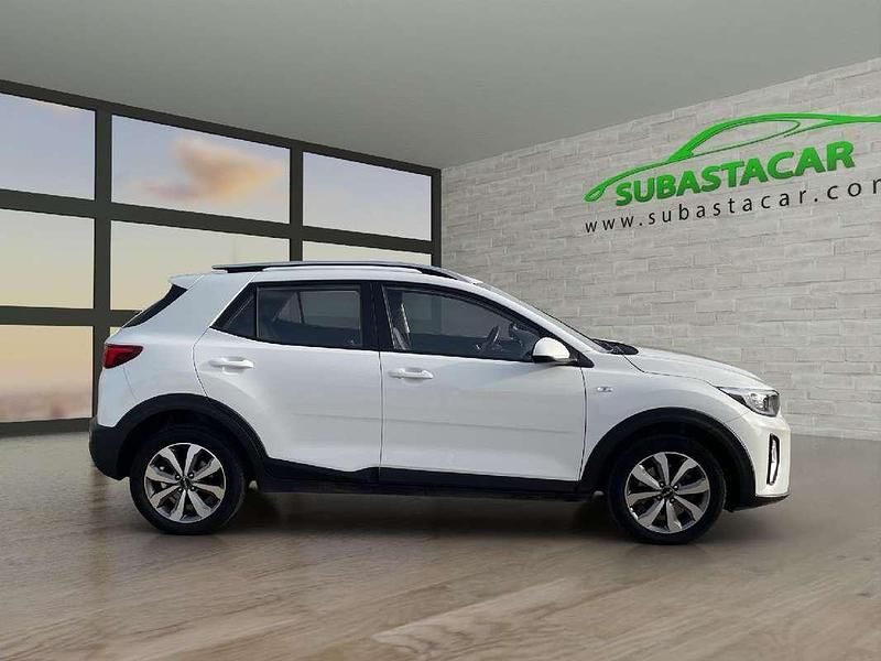 Usado Kia Stonic 84 CV (61 kW) 2023 Blanco SUV