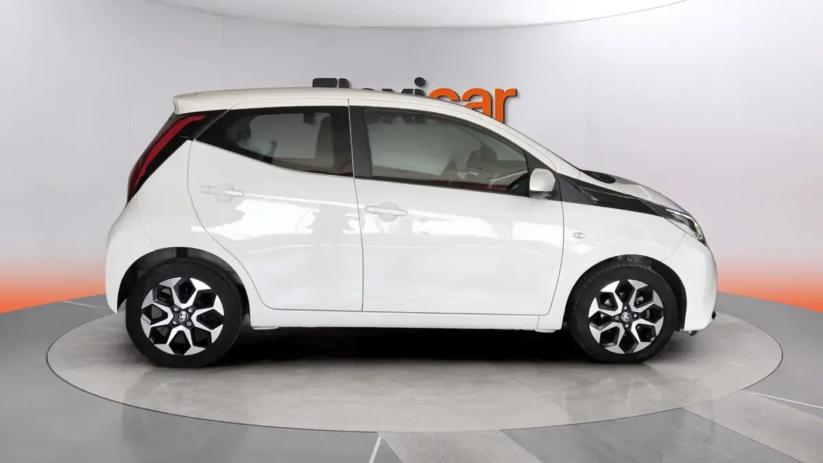 Usado Toyota Aygo X-play 72 CV (52 kW) 2019 Blanco Utilitario