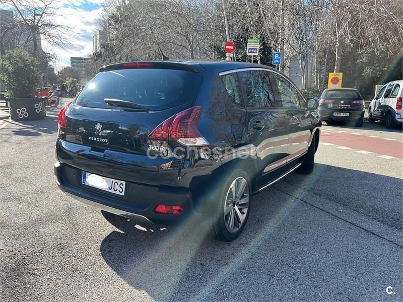 Usado Peugeot 3008 Allure 120 CV (88 kW) 2015 Negro Berlina