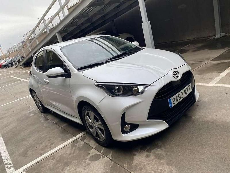 Usado Toyota Yaris Hybrid Active 116 CV (85 kW) 2025 Blanco Utilitario