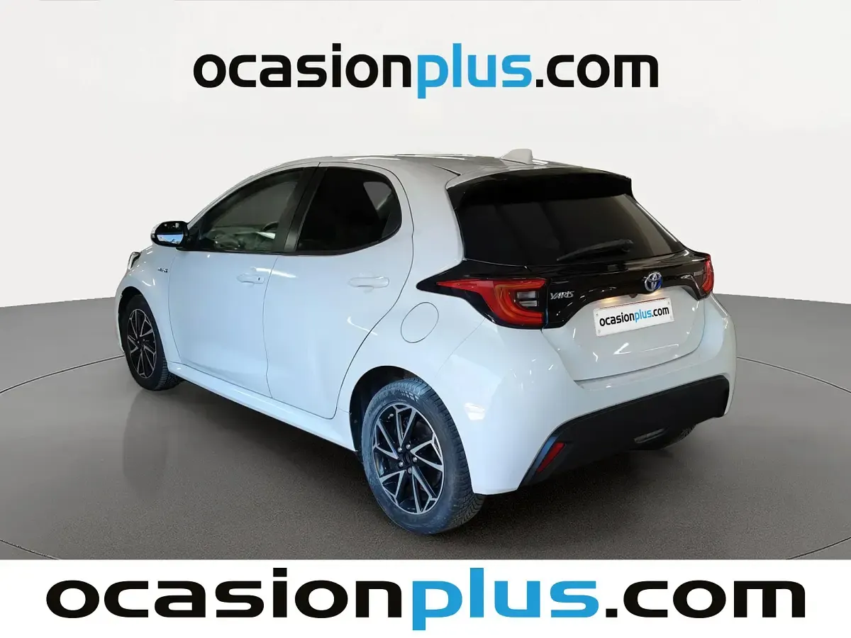Usado Toyota Yaris Business Edition 116 CV (85 kW) 2021 Blanco Utilitario