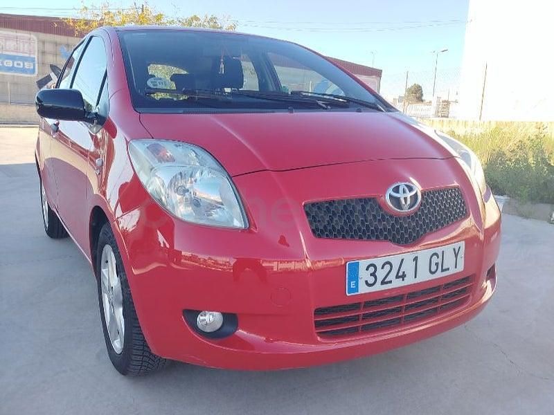 Usado Toyota Yaris Live 90 CV (66 kW) 2009 Rojo Utilitario