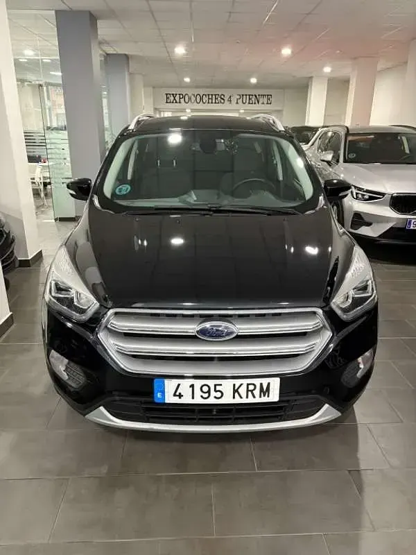 Usado Ford Kuga Trend 120 CV (88 kW) 2018 Negro SUV