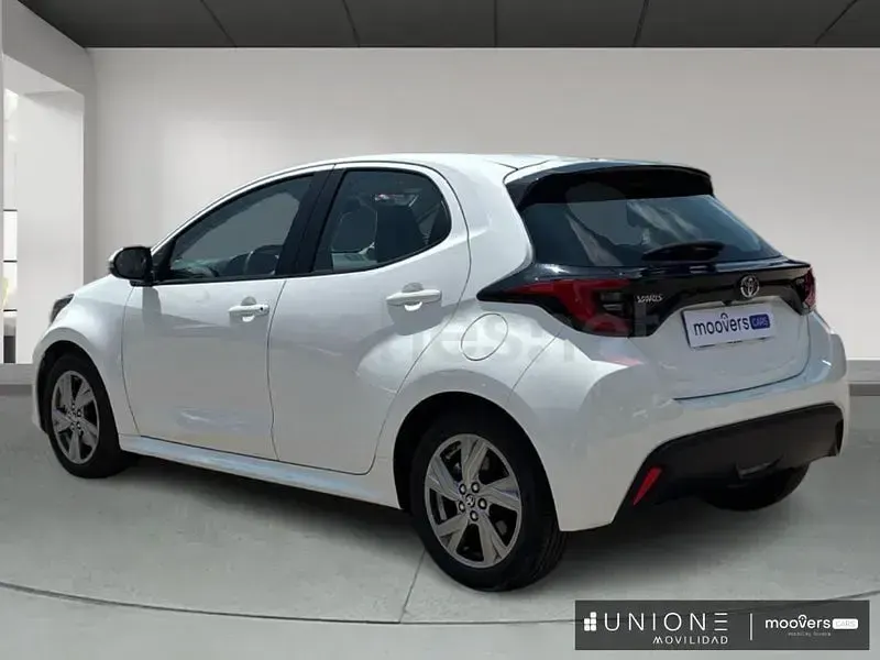 Usado Toyota Yaris Hybrid Active 116 CV (85 kW) 2025 Blanco Berlina