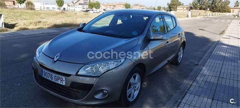 Usado Renault Mégane Dynamique 110 CV (80 kW) 2009 Beige Berlina