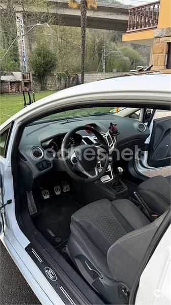 Usado Ford Fiesta Sport 90 CV (66 kW) 2009 Blanco Utilitario